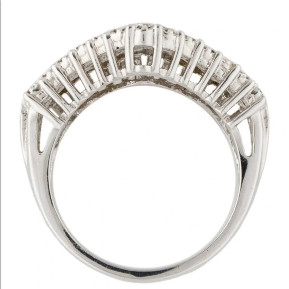 Brand New $1058 Diamond Ring - 14K White Gold V-Shaped Band - 100% Authentic - Picture 4 of 7